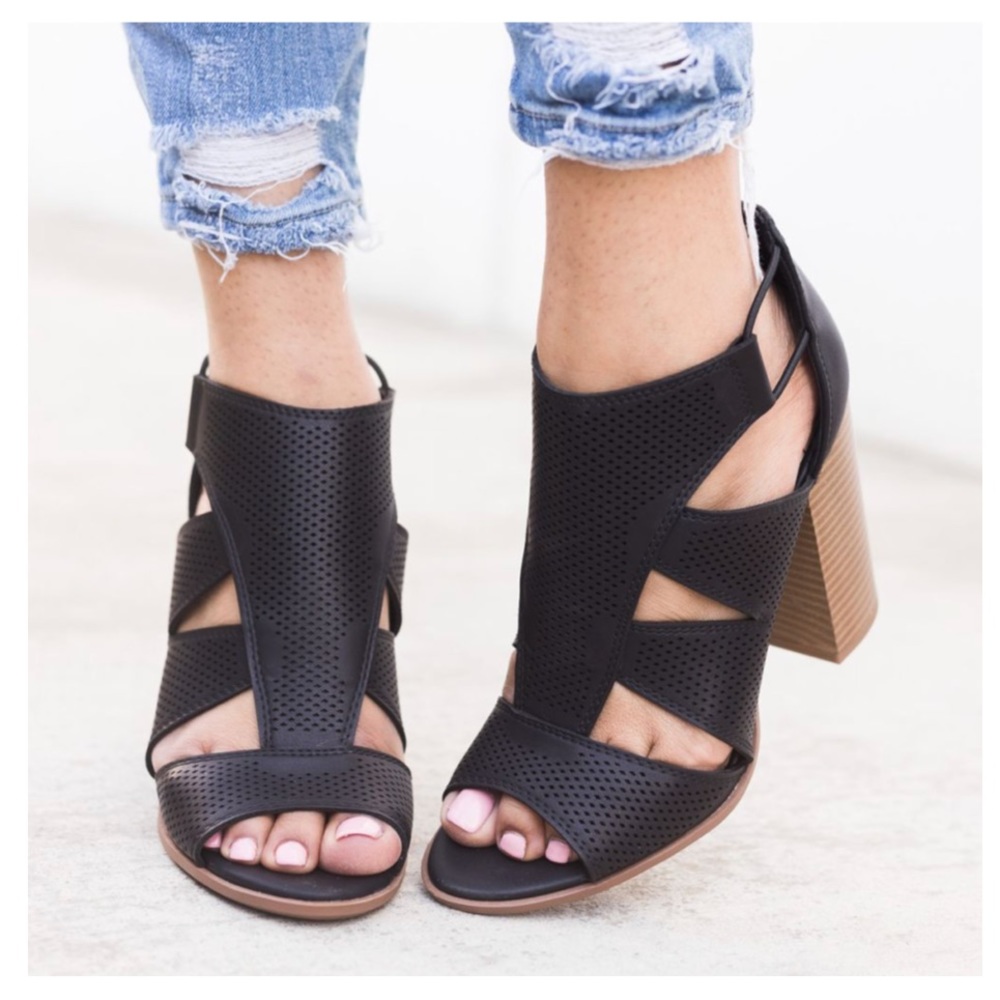 RESTOCKED 🖤 Black cutout peep toe heels - Picture 1 of 2